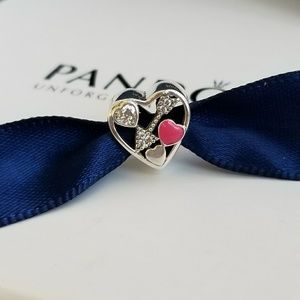 ❤❤Pandora struck by love charm